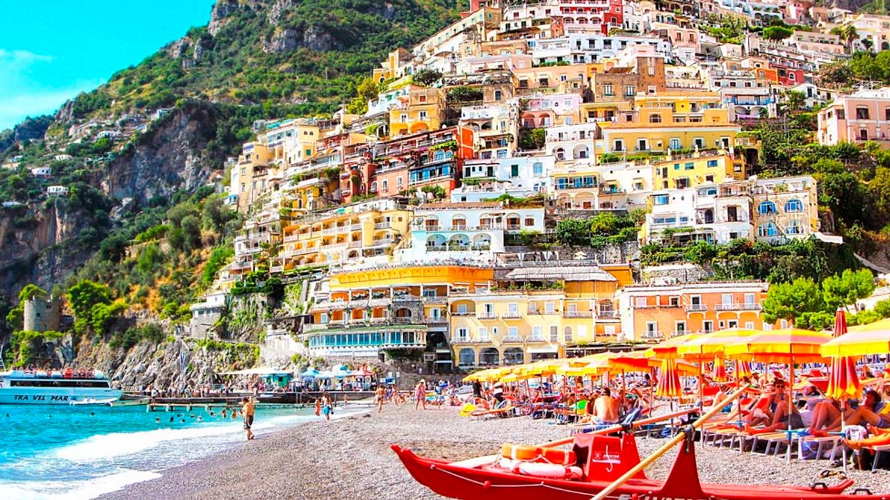 Amalfi Sahili: Masmavi Deniz, Beyaz Kumsallar ve Muhteşem Manzaralar