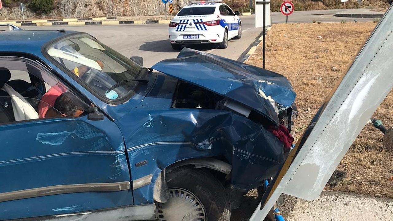 Muğla'da korkunç kaza: İki otomobil çarpıştı!