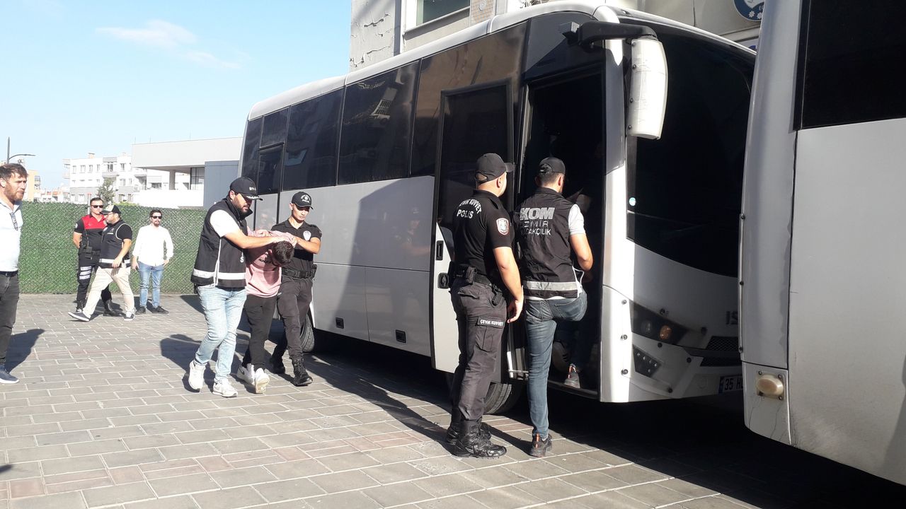İzmir'de adliye önündeki silahlı çatışma: 17 tutuklama