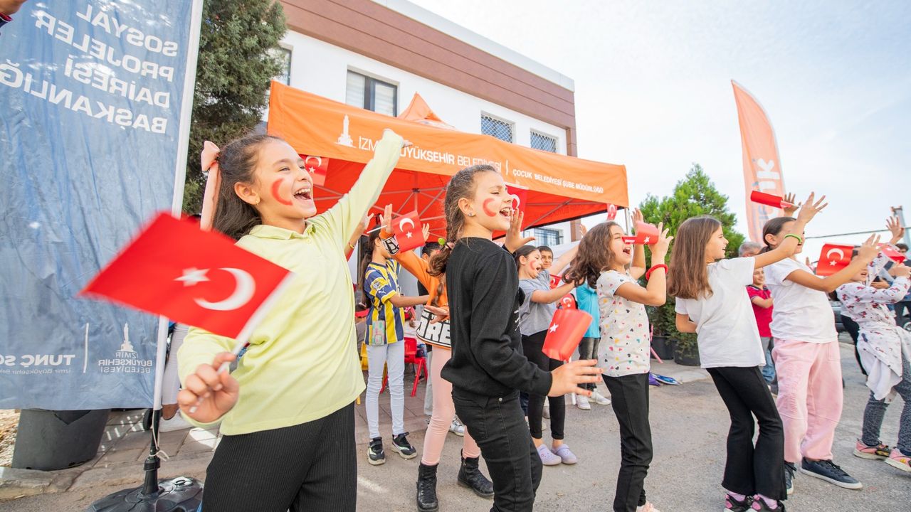 Kadifekale'de yüzlerce çocuk Cumhuriyet için uçurtma uçuracak