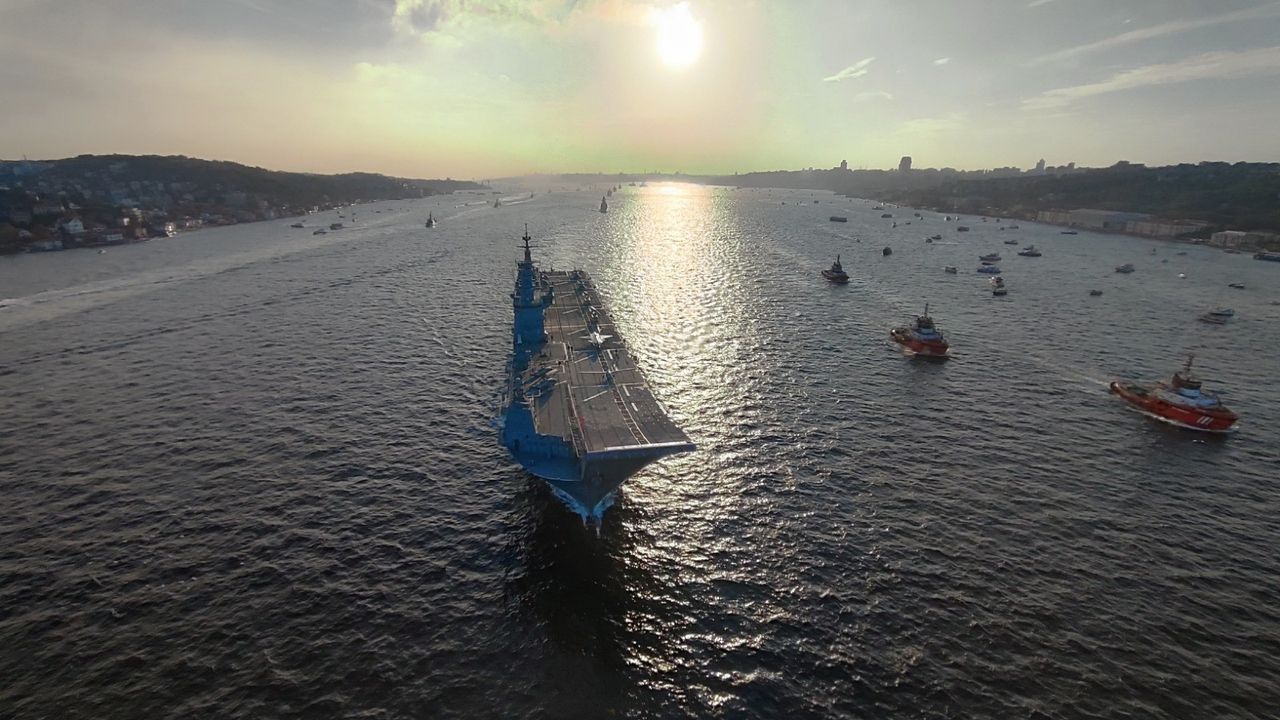 Türk donanmasının 100 gemisi İstanbul Boğazı’ndan geçti