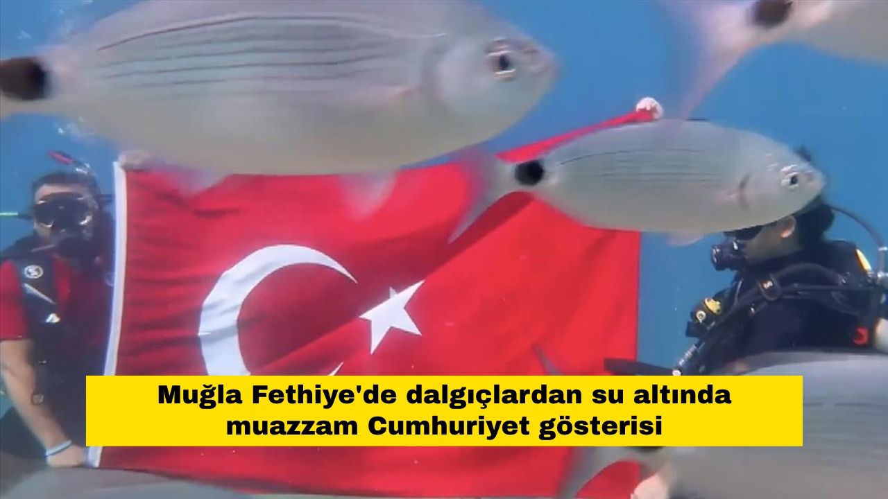 Muğla Fethiye'de dalgıçlardan su altında muazzam Cumhuriyet gösterisi
