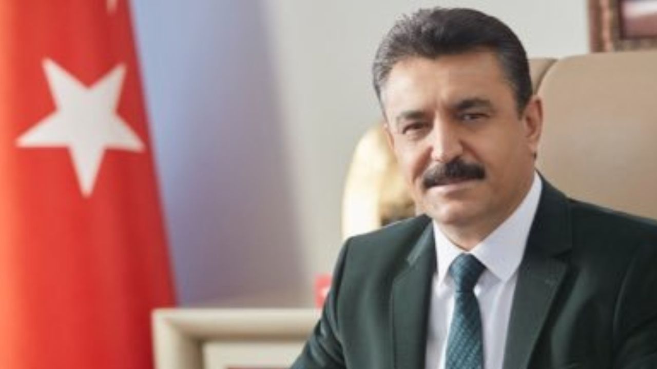 CHP Dikili Belediye Başkan adayı Adil Kırgöz kimdir?