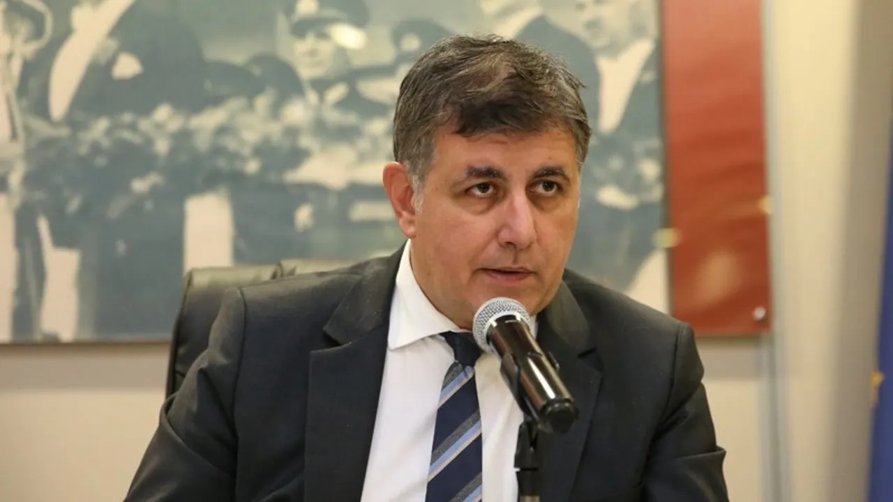 Karşıyaka Belediye Başkanı Cemil Tugay kimdir?