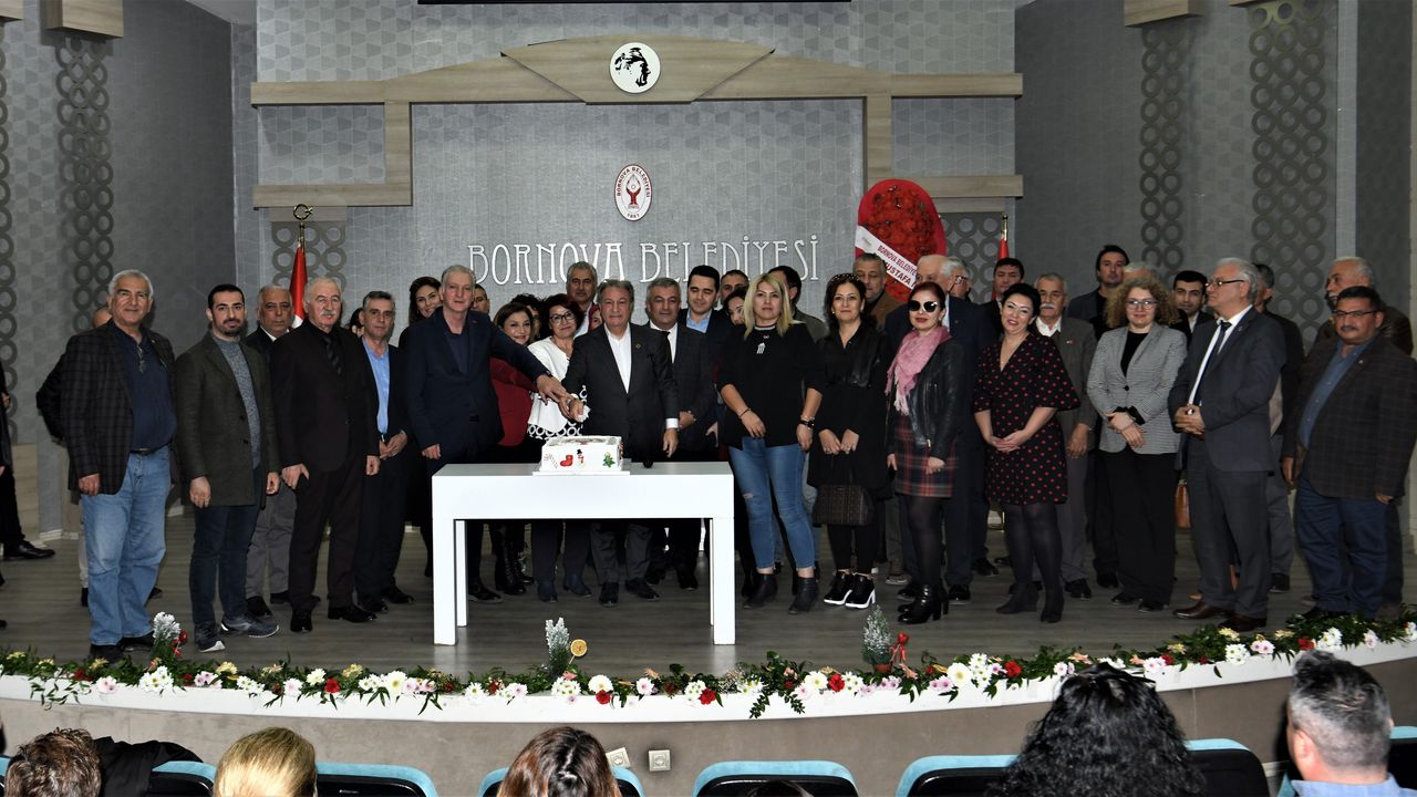 Bornova’da Başkan İduğ belediye personelinin yeni yılını kutladı