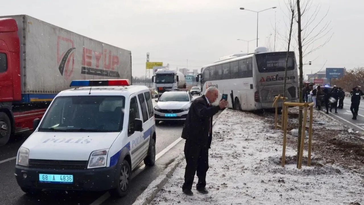 Aksaray'da yolcu otobüsü kaza yaptı, sürücü ehliyetsiz çıktı