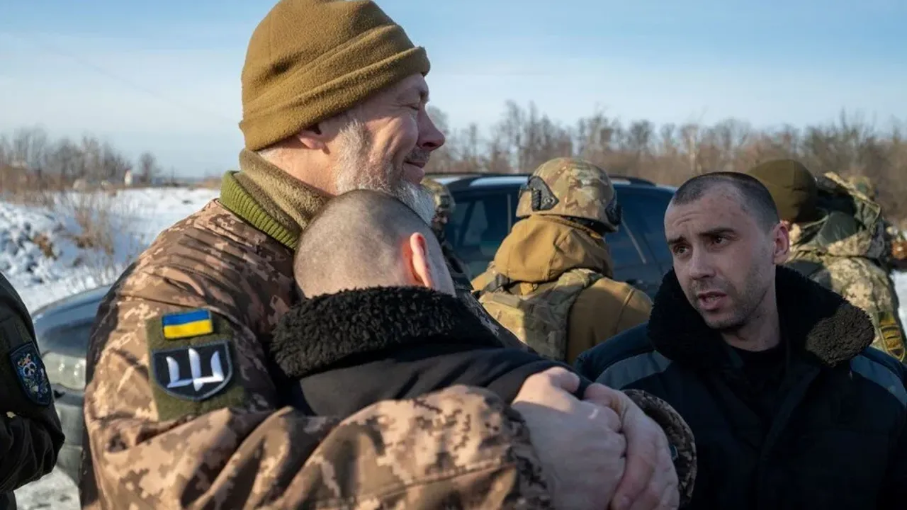 Rusya ve Ukrayna arasında esir takası: 390 asker eve dönüyor