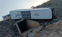 Erzurum'da yolcu otobüsü şarampole devrilip kaza yaptı: 3 ölü, 22 yaralı