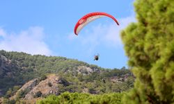 Fethiye'de renkli yamaç paraşütü görüntüleri