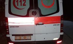 Ambulansın önünü kesen saldırganlar, 4 sağlık çalışanını bıçaklayıp kaçtı!