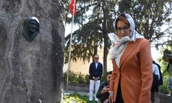 İYİ Parti Lideri Meral Akşener İzmir'de Zübeyde Ana'yı ziyaret etti