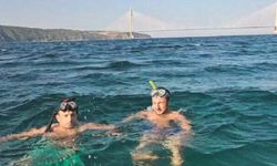 Selçuk Bayraktar, İstanbul Boğazı'nı yüzerek geçti:' Babam Özdemir Bayraktar'ı da rahmetle yad ettik'