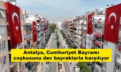 Antalya, Cumhuriyet Bayramı coşkusunu dev bayraklarla karşılıyor
