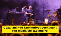 Ceza İzmir'de Cumhuriyet coşkusunu rap müziğiyle taçlandırdı
