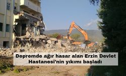 Depremde ağır hasar alan Erzin Devlet Hastanesi’nin yıkımı başladı