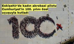 Eskişehir'de kadın akrobasi pilotu Cumhuriyet'in 100. yılını özel uçuşuyla kutladı