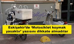 Eskişehir’de ‘Motosiklet koymak yasaktır’ yazısını dikkate almadılar