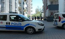 İzmir'de uyuşturucu satıcısı aracında yakalandı