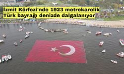 İzmit Körfezi'nde 1923 metrekarelik Türk bayrağı denizde dalgalanıyor