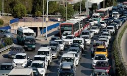 İzmir'de okulların açıldığı ilk gün trafik durma noktasına geldi