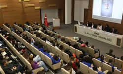 İzmir’de Anadolu Mektebi Yazar Okumaları öğrenci il paneli yapıldı