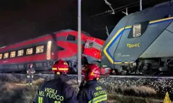 İtalya'da facia! Trenler kafa kafaya çarpıştı: 17 yaralı