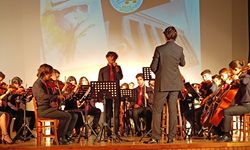 Foça’da lise öğrencilerinin 100’üncü yıl konserine yoğun ilgi