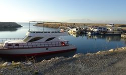 Van Gölü'nde kuraklığın yeni kurbanı: Balıkçı tekneleri