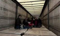 51 mültecinin Avrupa hayali X-Ray'de sona erdi: Edirne'de tır dorsesine gizlenmiş göçmenler yakalandı