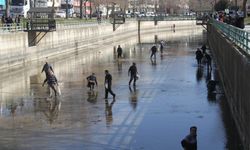 Konya'da balık yağmuru! Vatandaşlar Beyşehir Gölü'nden balık akınına kapıldı