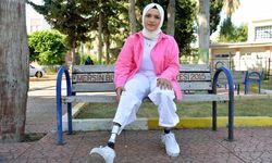Mersin'de protezinin kilit sistemi bozulan Zeynep, hayırseverlerin desteğiyle artık ayakta