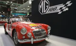 Paris'te 'Retromobile Show 2024' fuarı araba tutkunlarını büyüledi