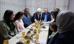 Cumhurbaşkanı Erdoğan'dan iftarda sürpriz ziyaret