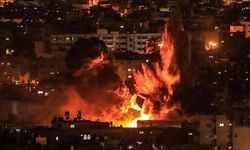 İsrail Gazze'de insani yardımlara eşlik edenlere saldırdı: 23 Filistinli hayatını kaybetti