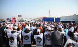 İzmir Kemalpaşa'da Öz Gıda İş Sendikası üyesi işçiler Lezita'da greve gitti