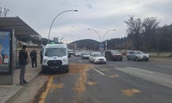 Minibüs durakta bekleyen belediye otobüsüne çarptı: 1 ölü, 1 yaralı