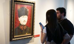 500 bin kumaş parçasından Atatürk portresi yaptı
