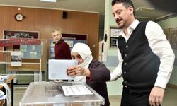 Gümüşhane'de 112 yaşındaki Güllü Doğan oy kullanmaya gitti!