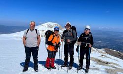 Honaz Dağı'na zorlu tırmanış: Zirvede aydınlı dağcılar var!