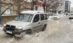 Kar yağışı Bitlis'i vurdu: Çarşı merkezi ve mahalleler gölet oldu!