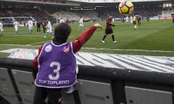 Premier Lig'den şok karar! Top toplayıcı çocuklar yasaklandı