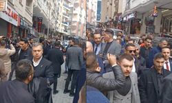 Zafer Partililer, Özdağ'a tepki gösteren yabancı uyruklu vatandaşın üstüne yürüdü