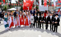 İzmir’in Kınık ilçesinde 23 Nisan’a yakışır kutlama