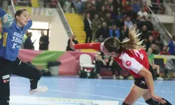A Milli Kadın Hentbol Takımı, Karadağ'a 30-28 kaybetti