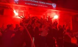Trabzonspor taraftarları Trabzon'daki TFF binası önünde toplandı
