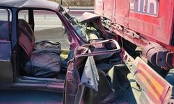 Korkunç kaza! Otomobil tıra arkadan çarptı: 1 ölü