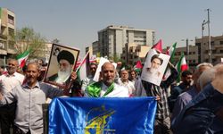 Tahran’da yüzlerce kişi İsrail saldırısını protesto etti!
