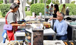 İzkitapfest-İzmir Kitap fuarı açıldı: Kitapseverler eski günlerin heyecanını yaşıyor