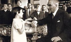 Atatürk'ün 23 Nisan resimleri: Çocuklarla birlikte Mustafa Kemal Atatürk resimleri
