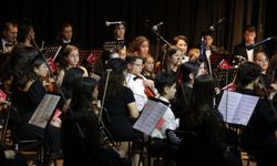 Narlıdere Belediyesi Çocuk Senfoni Orkestrası dinleyenleri büyüledi